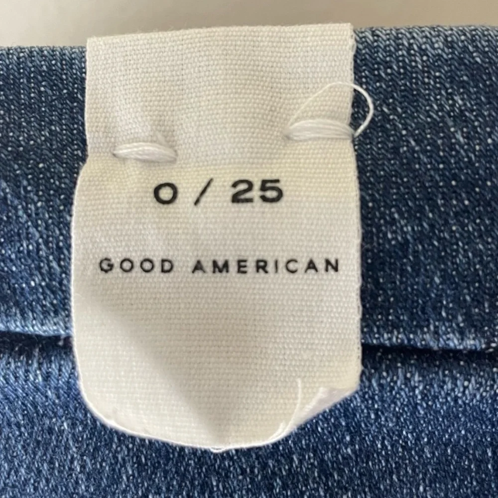 GOOD AMERICAN NWT GOOD CLASSIC 28” INSEAM RIPPED JEANS 0/25 HIGH RISE IN BLUE - Picture 9 of 14